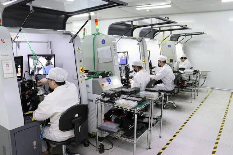 由过去名不经传的小作坊成功逆袭成一家专业从事工业级光模块和交换机